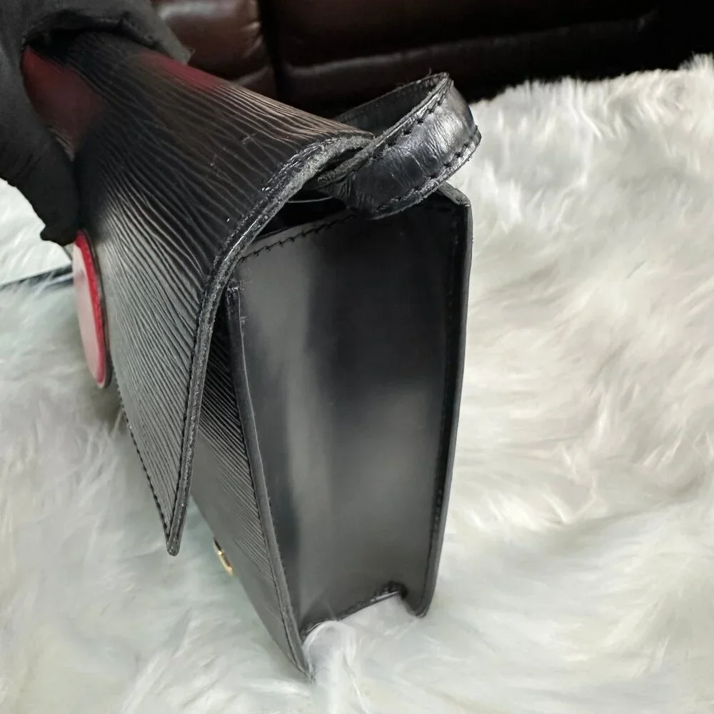 ❌SOLD❌ Authentic Louis Vuitton Epi Leather Hublot Crossbody Shoulder Bag - Picture 14 of 16